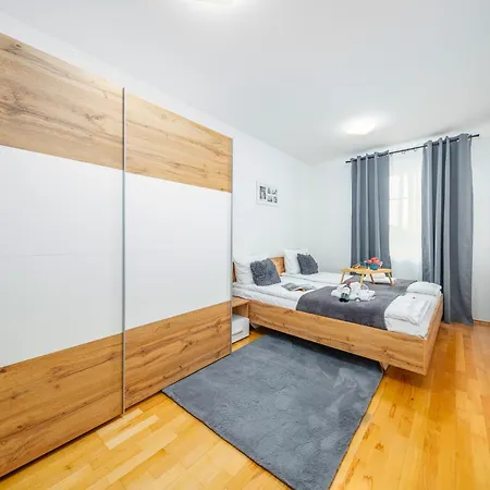 아파트 Chic & Quiet Flat In The Heart Of Old Town